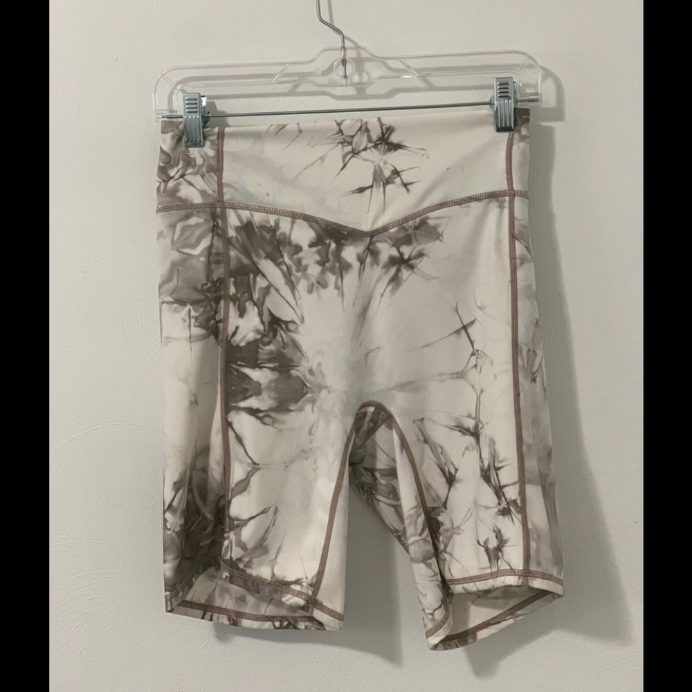 Balance Athletica Rider Short — Sea Salt (Sz L)